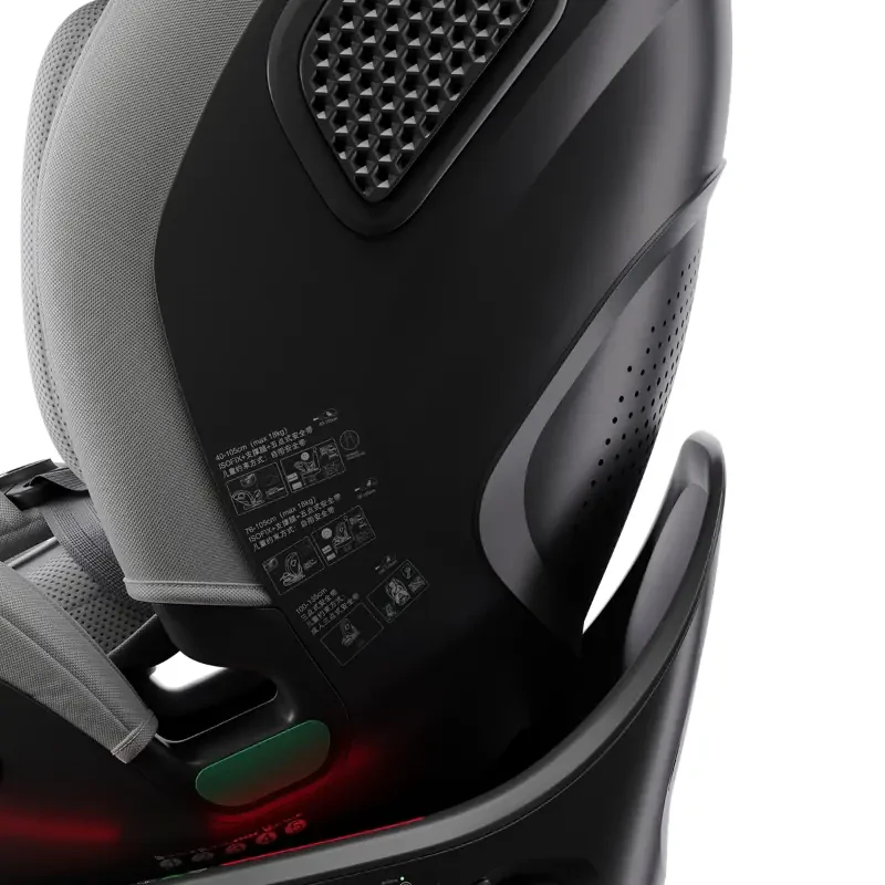Close-up render of the car seat's shell from the side: a ventilation grille and the base's green and red installation lights.